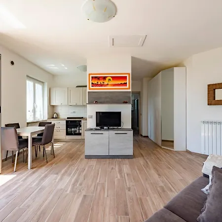 Joivy Guanna - Charming Flat With Garden Apartment *