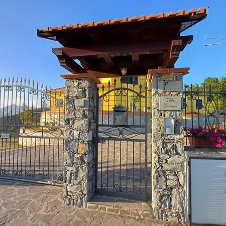 Joivy Guanna - Charming Flat With Garden Apartment